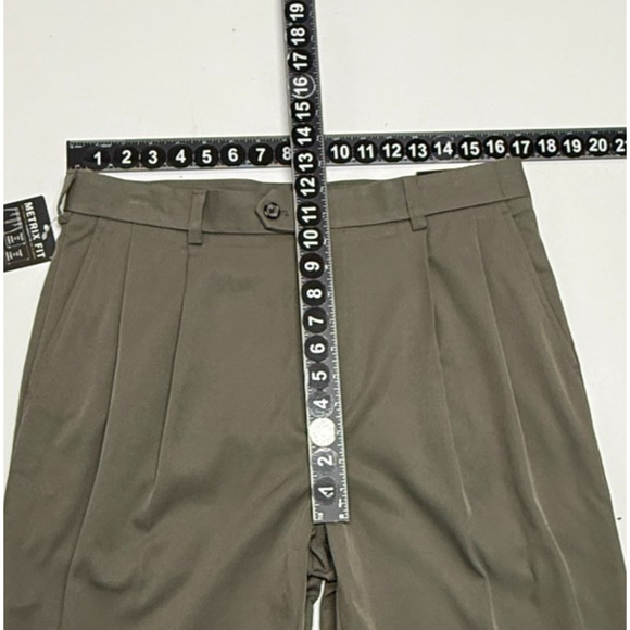 Izod Pants Mens Green 33X32 Performance SportFlex Double Pleated Metrix Fit NWT - Picture 3 of 11